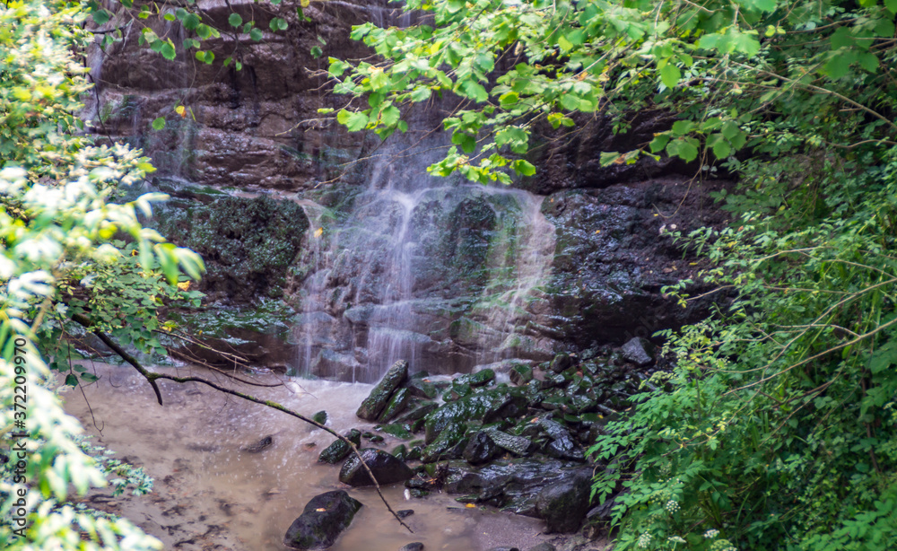 Ruscello lungo la via delle cascate perdute a Sarnano Ruscello lungo la via delle cascate perdute a Sarnano