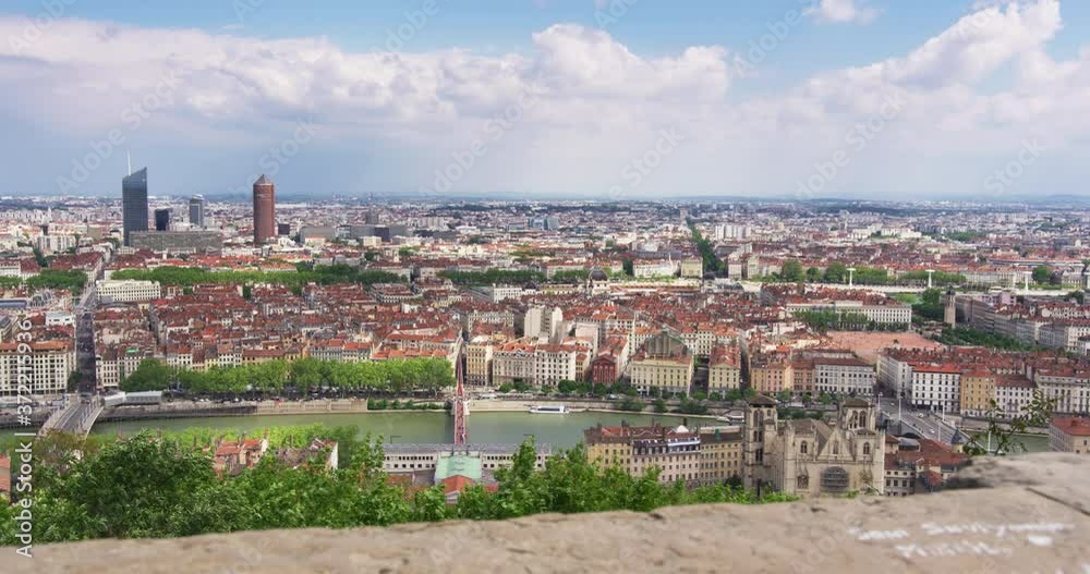 Vue sur Lyon depuis la basilique de Fourvière - France - Shot on RED Vue sur Lyon depuis la basilique de Fourvière - France - Shot on RED