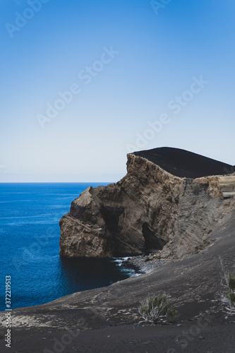 K  stenlandschaft mit blauem Himmel