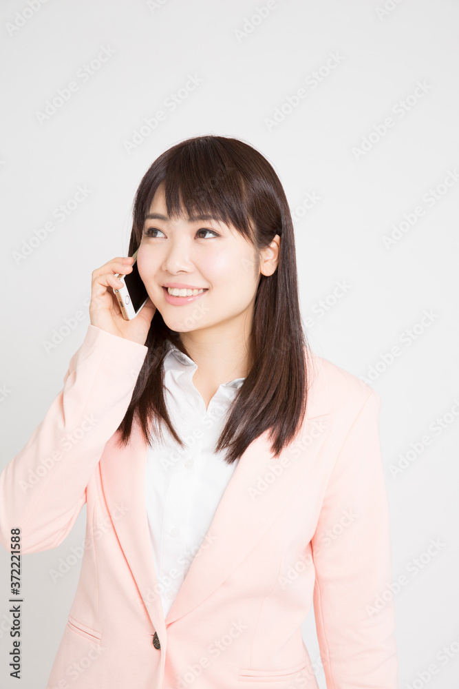 電話をするＯＬ