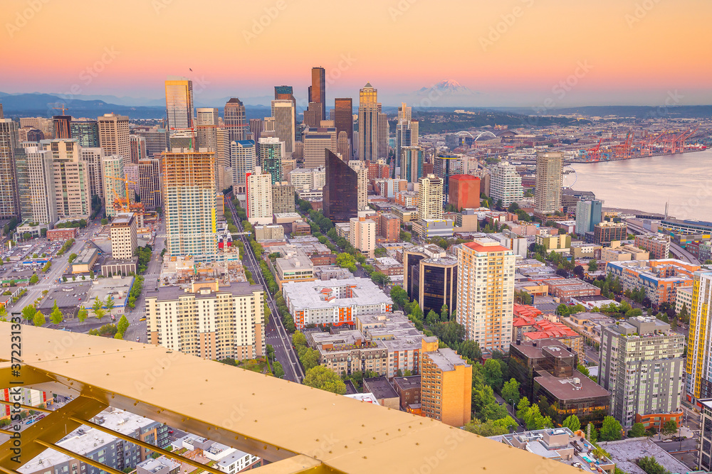 Naklejka premium Seattle city downtown skyline cityscape in Washington State, USA