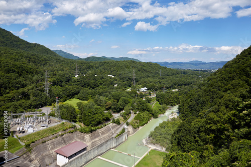 大町ダムの天端から高瀬川と市街地方面を望む 長野県大町市