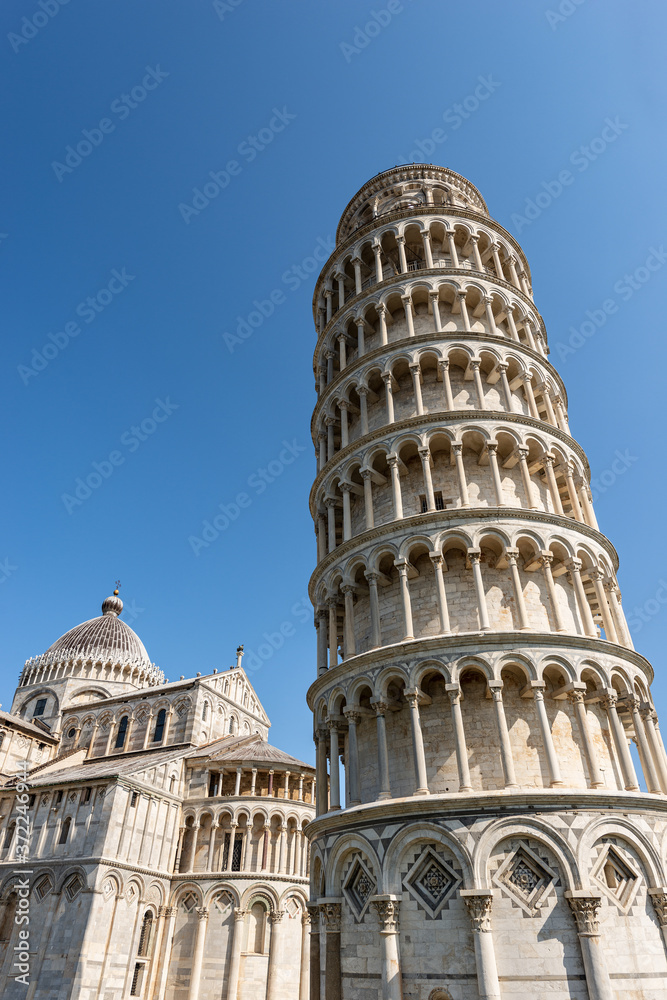 Leaning Tower of Pisa, bell tower of the Cathedral (Duomo di Santa Maria Assunta) in Romanesque style, Piazza or Campo dei Miracoli (Square of Miracles). Tuscany, Italy, Europe