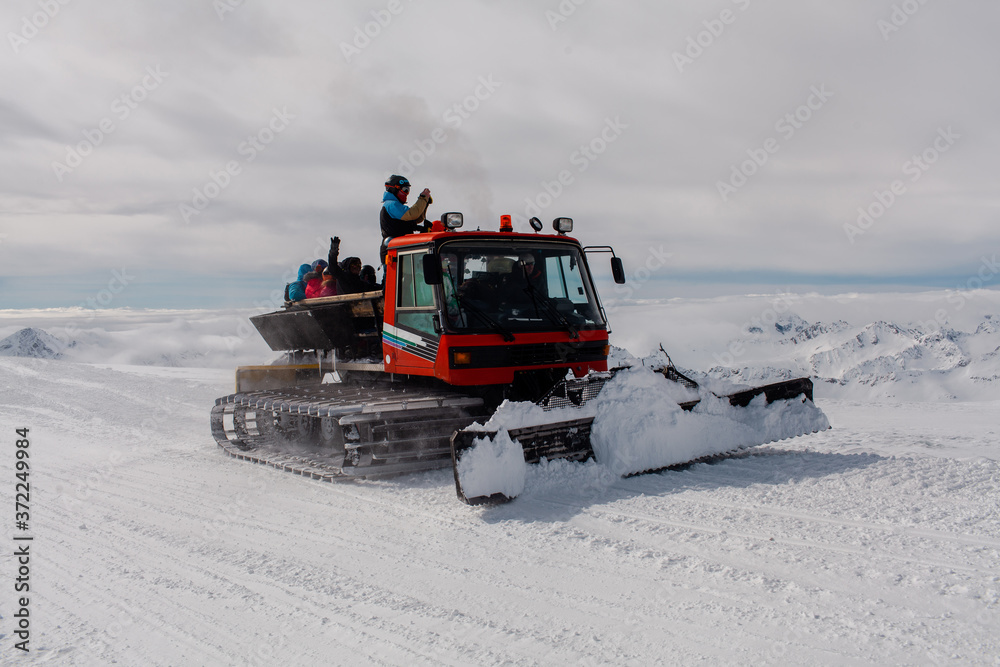 the snowcat carries people