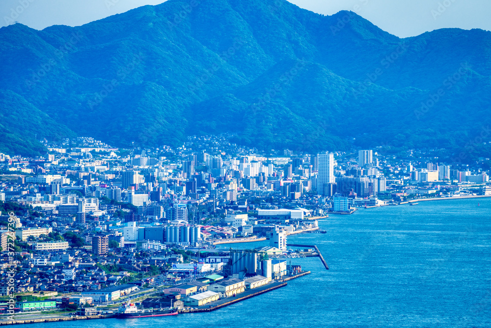 火の山公園展望台から望む関門海峡と北九州市門司区の眺め