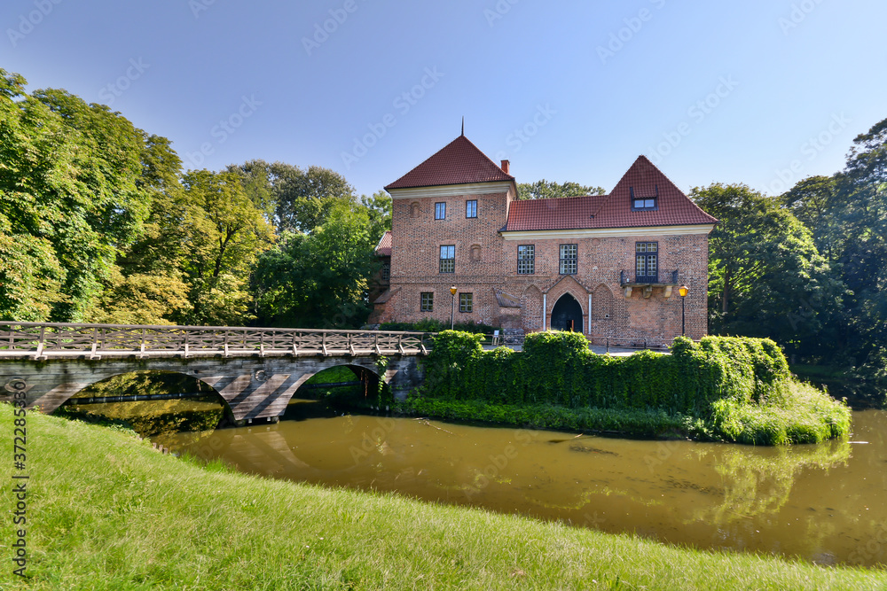Fototapeta premium Castle in Oporow in central Poland.