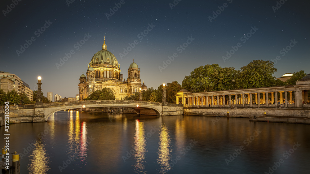 the famous berlin cathedral at night