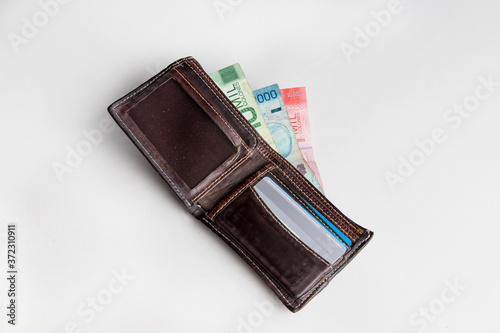 billetera de costa rica sobre fondo blanco