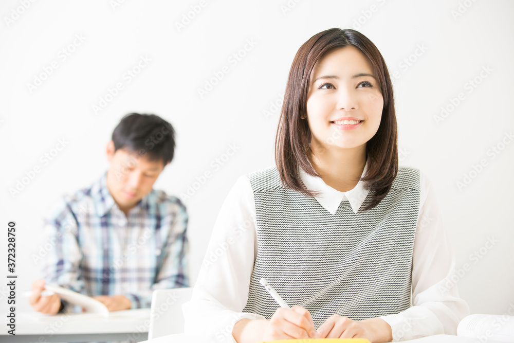 勉強をする学生 勉強をする学生