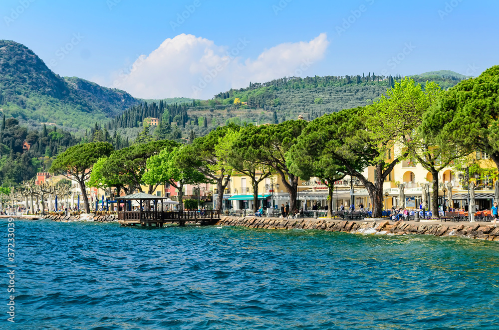 Φωτογραφία The promenade of Garda . Lake Garda, Northern Italy