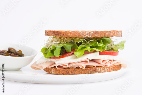 Sandwich de jamón de pavo y queso panela