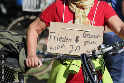 Teilnehmer mit Plakat an einer Corona-Demonstration photo