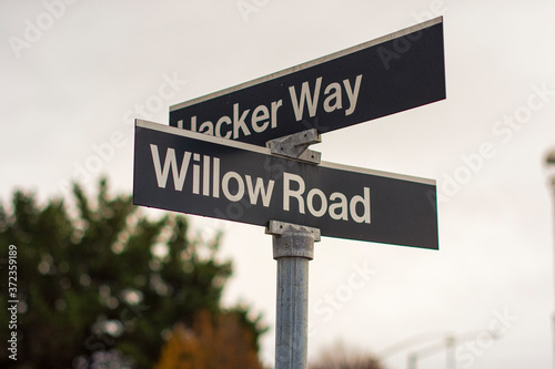 Willow Road, Hacker Way, San Francisco © Ope