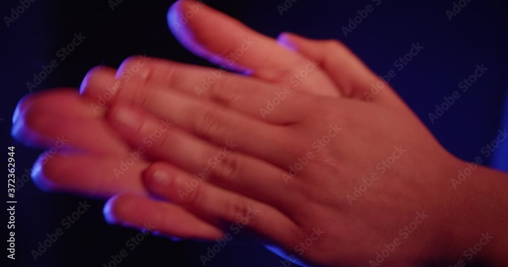 Clapping hands in the dark Clapping hands in the dark