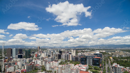 Photos Espectacular vista aérea panorámica del skyline del Paseo de la Reforma, en la Ciudad de México, visto sobre la Colonia Roma