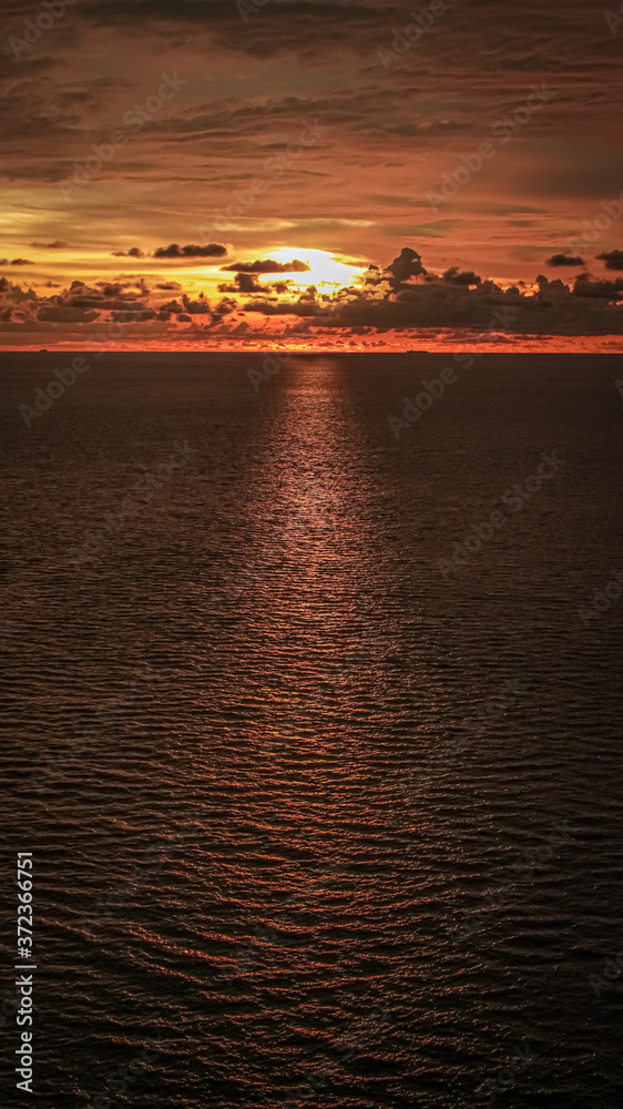 Fototapeta premium sunset over the sea