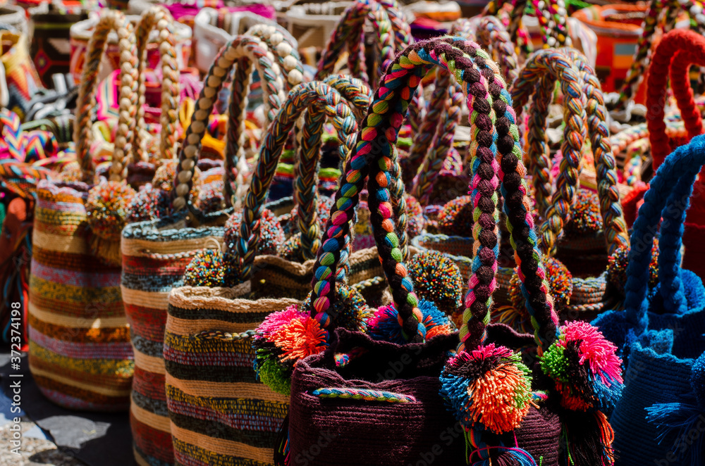 artesanias Guayu; bolsos en venta en Riohacha_Guajira_Colombia