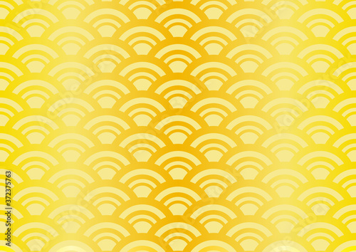 金色の和柄の大きめパターン 青海波の金屏風的な背景素材