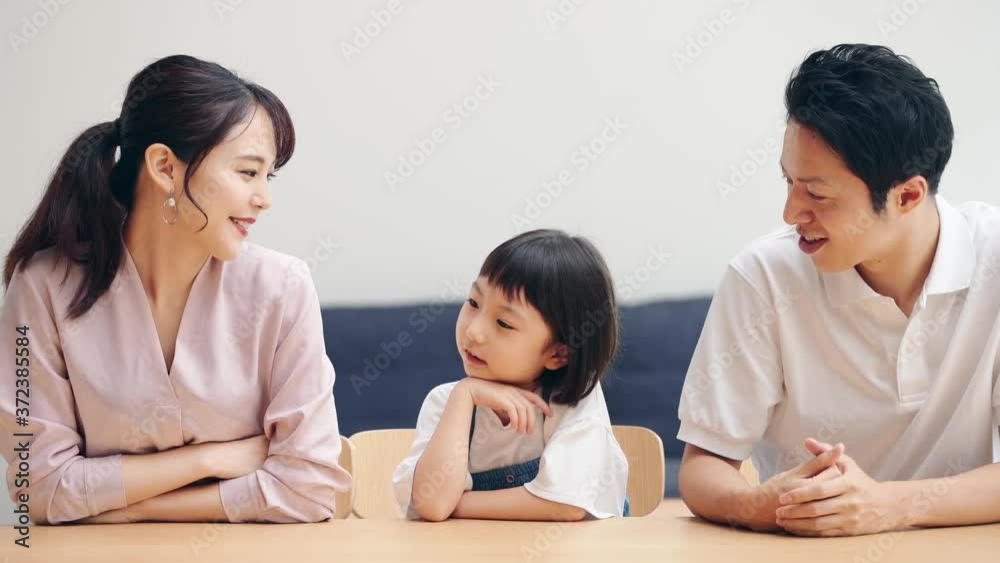 会話する親子 子育てイメージ 会話する親子 子育てイメージ