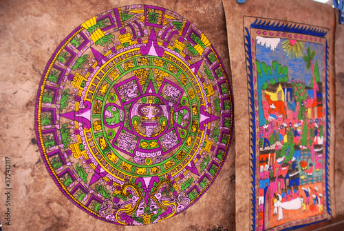 Artesanías calendario azteca