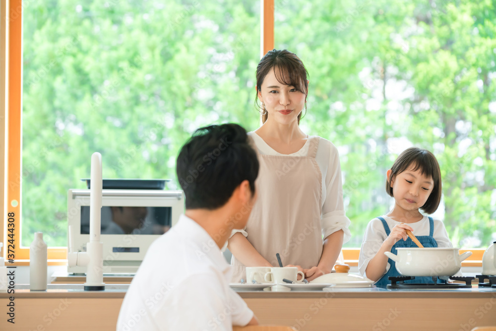 料理する親子 子育てイメージ 料理する親子 子育てイメージ