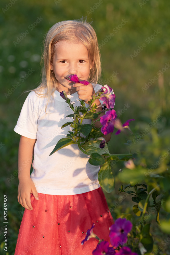 Portrait of smiling little girl in flowers