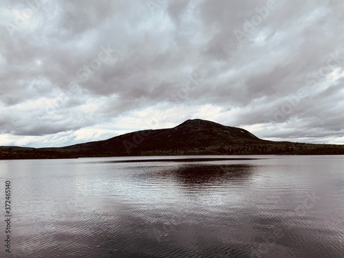 lake and mountains © Daniel
