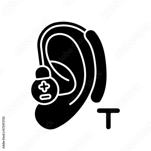 Hearing loop black glyph icon. Assistive listening technology. Audio induction loop system. Hearing aids. Clear sound facilities. Silhouette symbol on white space. Vector isolated illustration