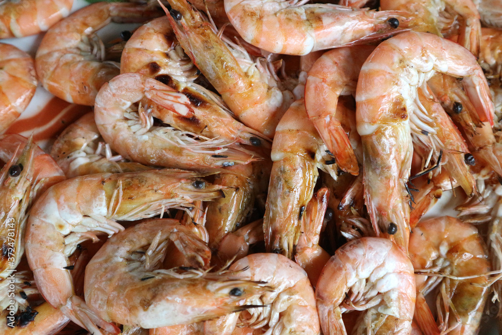 close up view of fried shrimps on a plate.