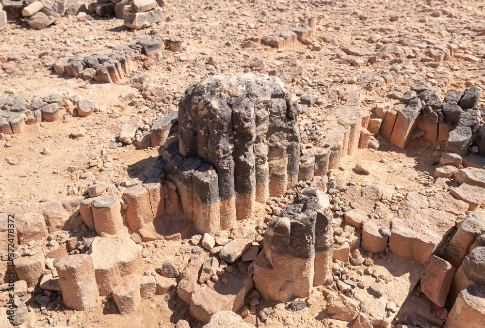 HaMinsara is a sandstone hill in the area of Ramon crater, formed as a result of the release of magma. It looks like a pile of bars in the form of prisms from three to six faces. HaMinsara is a sandstone hill in the area of Ramon crater, formed as a result of the release of magma. It looks like a pile of bars in the form of prisms from three to six faces.