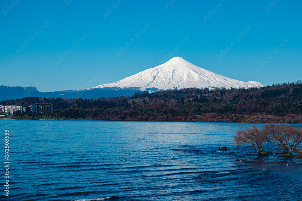 Volcán y lago Villarrica - Chile / Villarrica volcano and lake - Chile