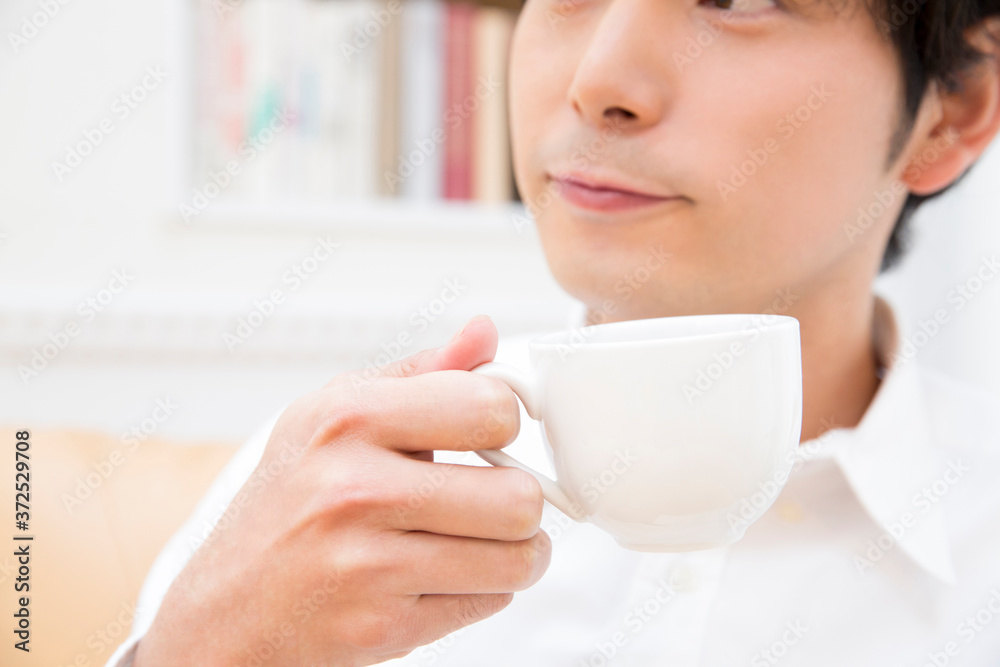 コーヒを飲む男性 コーヒを飲む男性