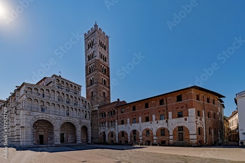 Piazza San Martino mit Dom von Lucca in der Toskana, Italien 