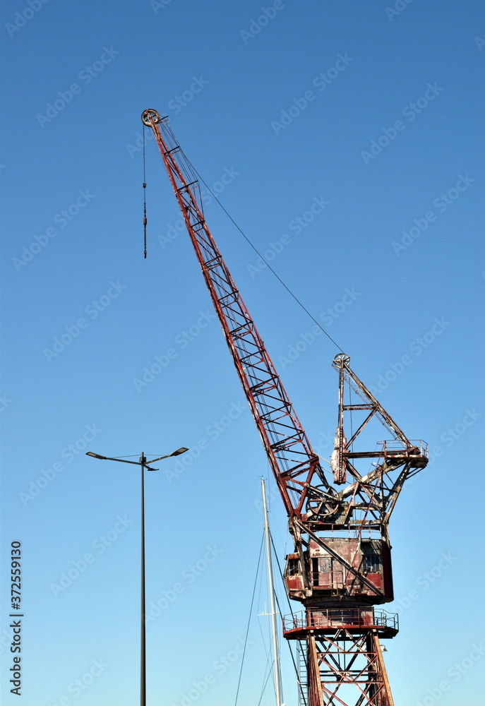 Alter Kran am Hafen von Bordeaux Alter Kran am Hafen von Bordeaux
