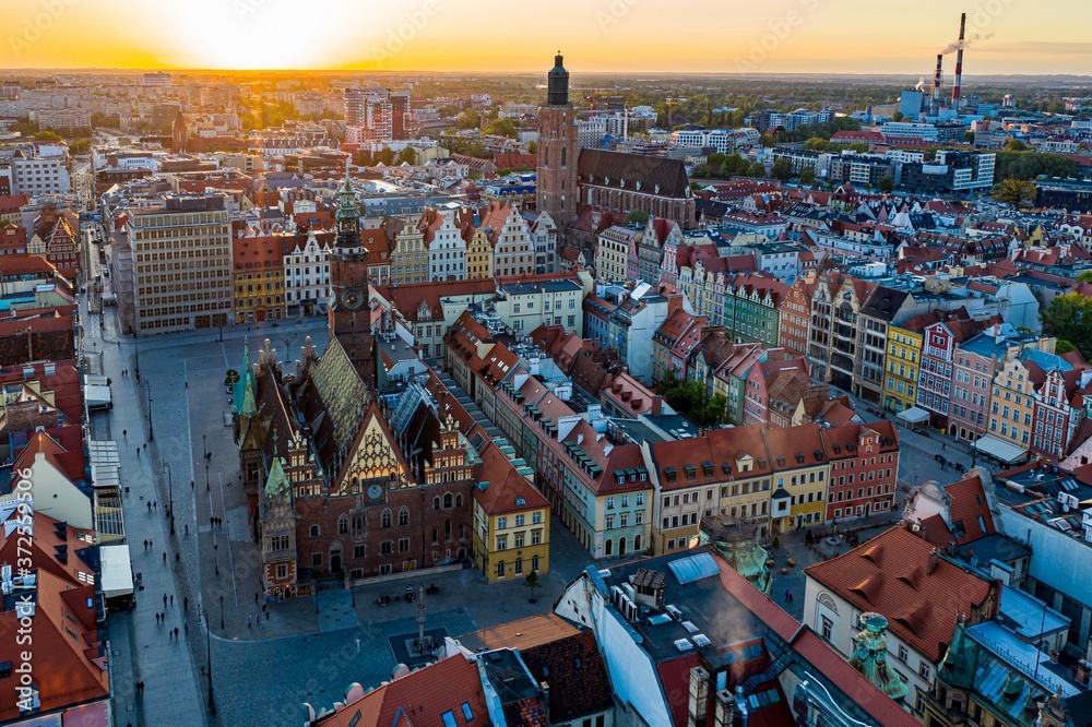 Obraz premium Drone aerial view on Wroclaw main square and old town