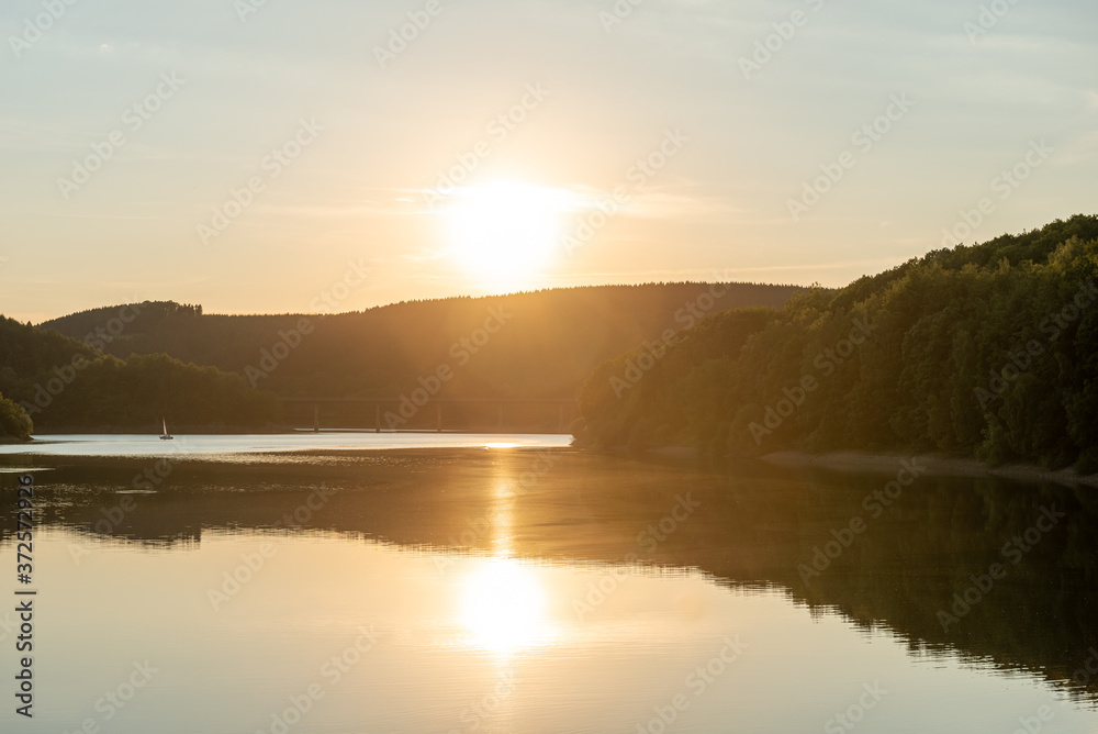 Sonnenuntergang am See in Deutschland 