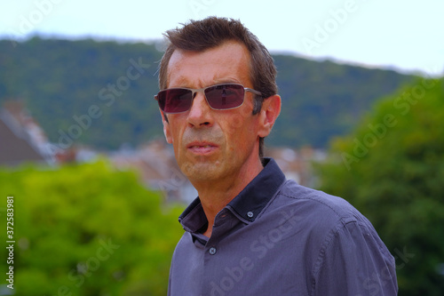 Portrait gros plan d'un homme