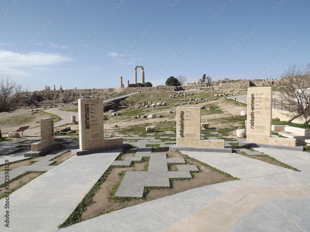Obraz premium Old roman remains on citadela in Amman, Jordan