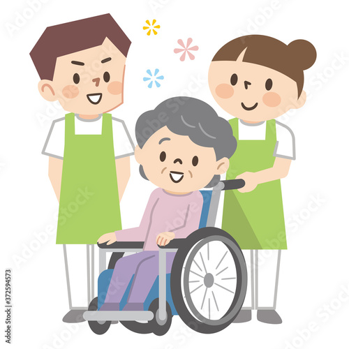 車椅子のシニアの女性と介護スタッフ