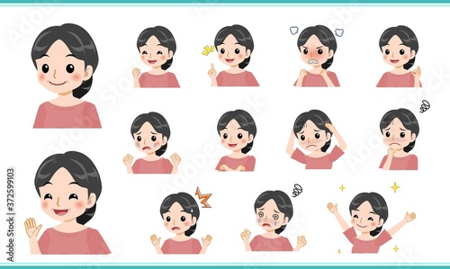 ピンクの服を着た中年女性