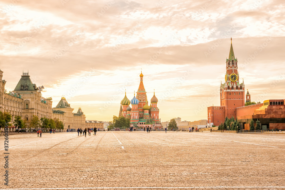 Obraz premium Basil's cathedral at Red square in Moscow