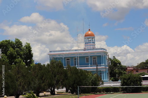 キューバの中部、フランス人が造った町シエンフエゴスの古い建物　ホセ・マルティ公園
Parque José Martí photo