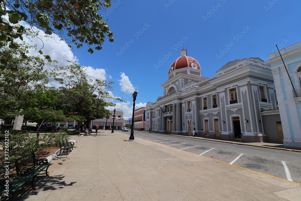 キューバの中部、フランス人が造った町シエンフエゴスの古い建物　ホセ・マルティ公園
Parque José の美術館Museo Provincial
