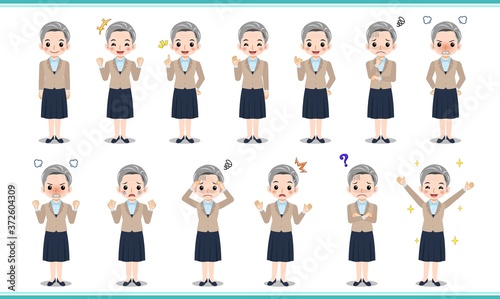 白髪の年配女性