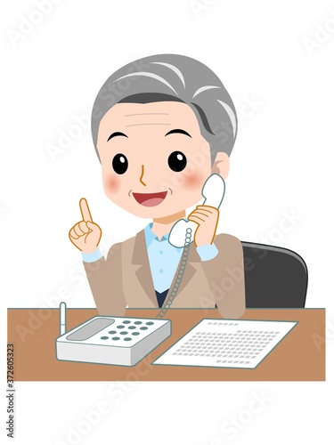長年働いている事務員