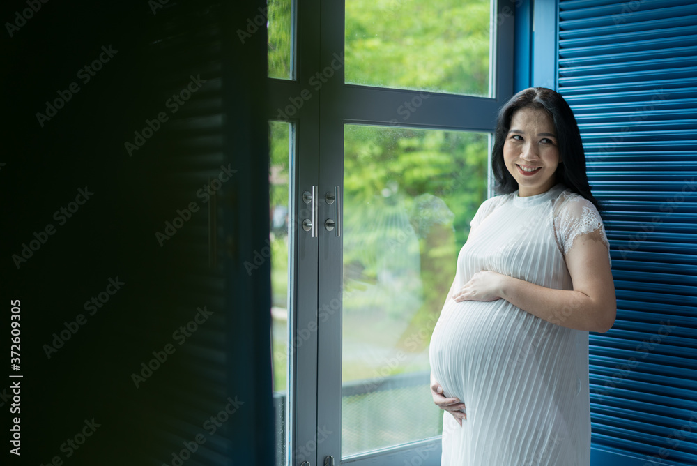 beautiful pregnant women, mother holding baby in pregnant belly
beautiful pregnant women, mother holding baby in pregnant belly
