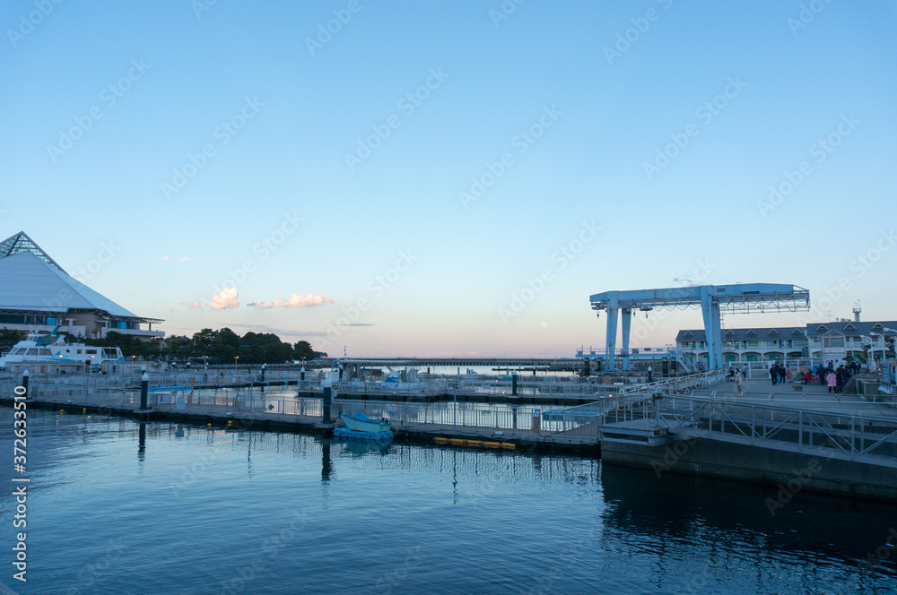 Fototapeta premium 八景島シーパラダイスの桟橋 