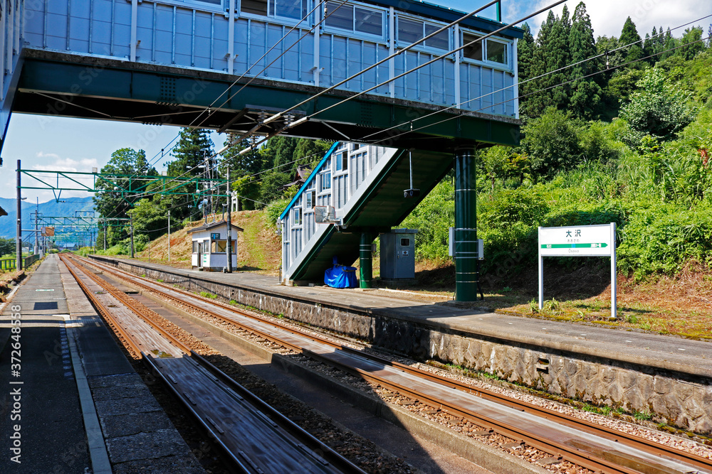 Naklejka premium 新潟県 南魚沼 大沢駅ホーム