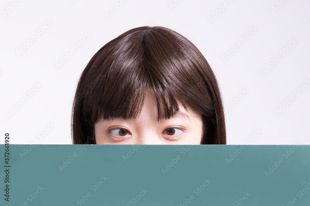 メッセージボードを持つ女子高校生 メッセージボードを持つ女子高校生