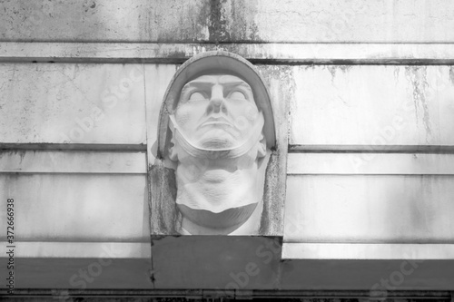 Scultura di una testa di un soldato al sacrario militare sull'altopiano di Asiago o Santuario del Leiten, grande monumento storico e uno dei principali ossari militari della Prima Guerra Mondiale photo